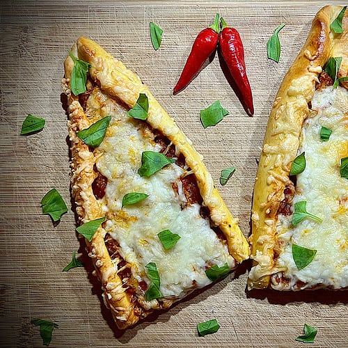 Fertig gebackene Pide/Teigschiffchen