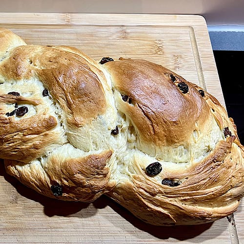 Veganer Hefezopf mit Rosinen