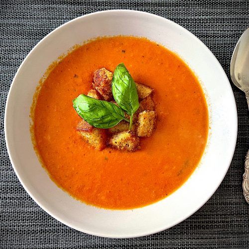 Tomatensuppe mit Mozzarella & Croutons