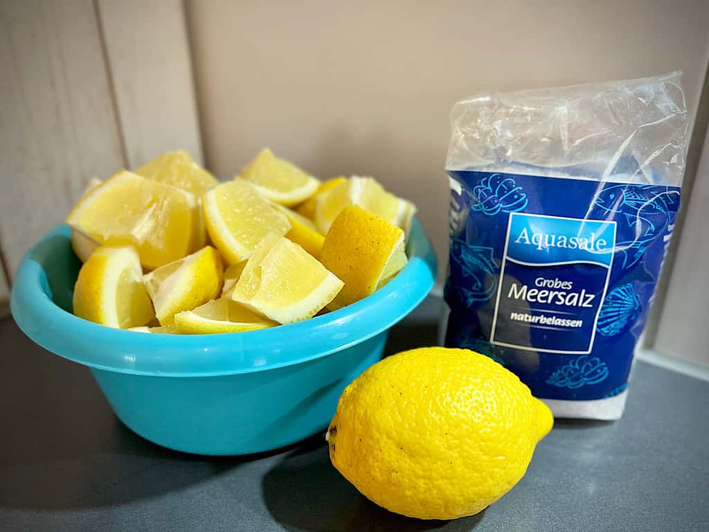 Zitronen mit Meersalz