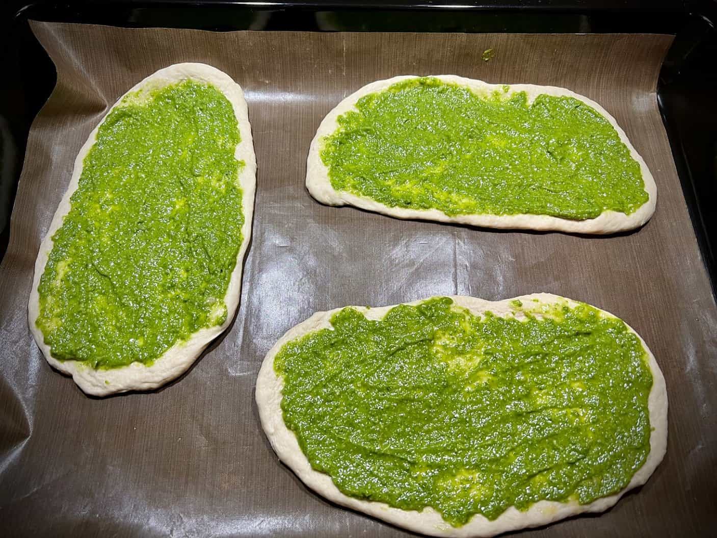 Rahmfladen mit Grünkohl Pesto
