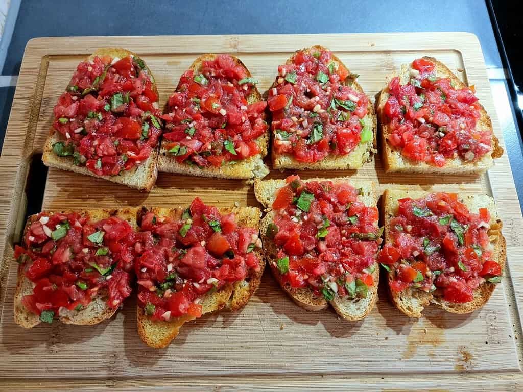 Bruscetta mit eigenen Tomaten