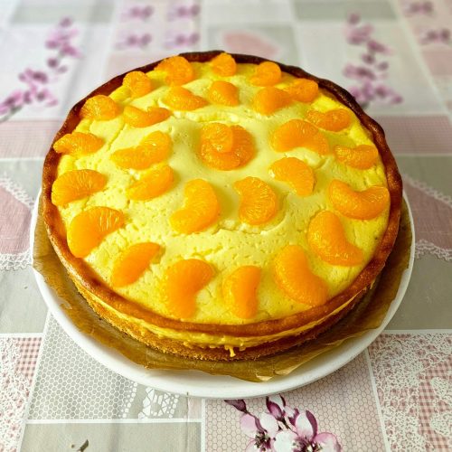 Käsekuchen mit Vanillepuddingpulver und Mandarinen