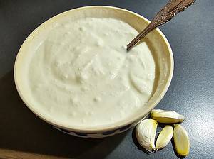 Joghurt mit Knoblauch