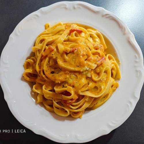 Onepot Pasta mit Tomaten-Chili Frischkäse