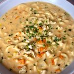 Cremige Hühnersuppe mit Nudeln