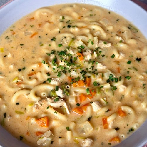 Cremige Hühnersuppe mit Nudeln
