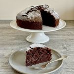 Saftiger Schokokuchen mit Puderzucker